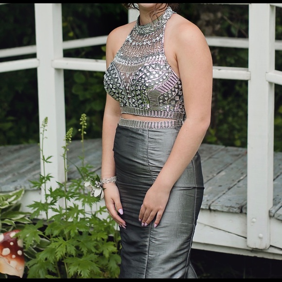 Graduation gown - Picture 1 of 1